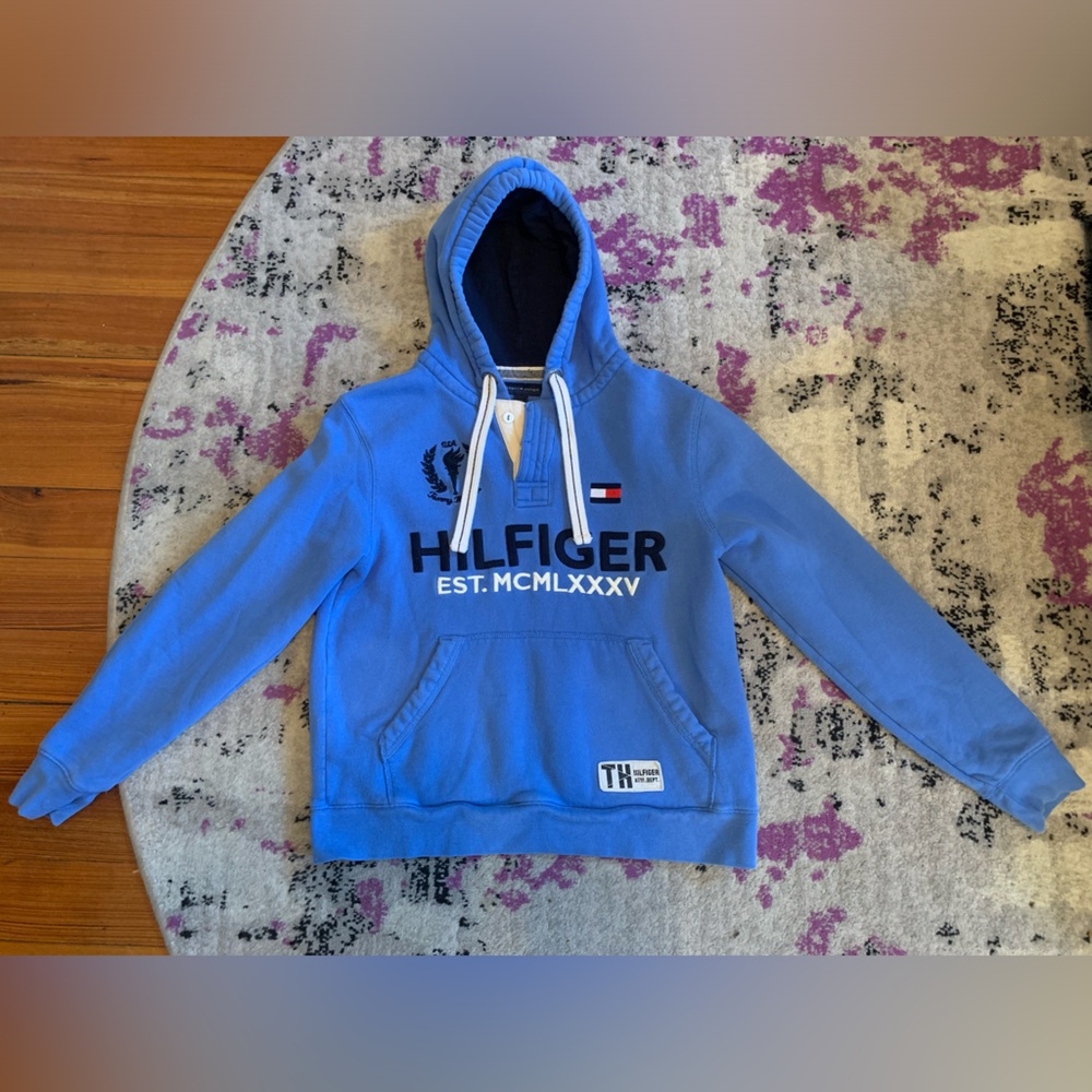 Tommy Hilfiger baby blue comfy hooded sweatshirt!